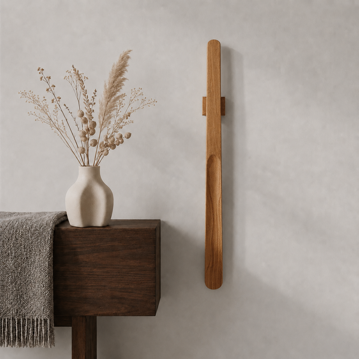 Long-Handle Magnetic Shoehorn