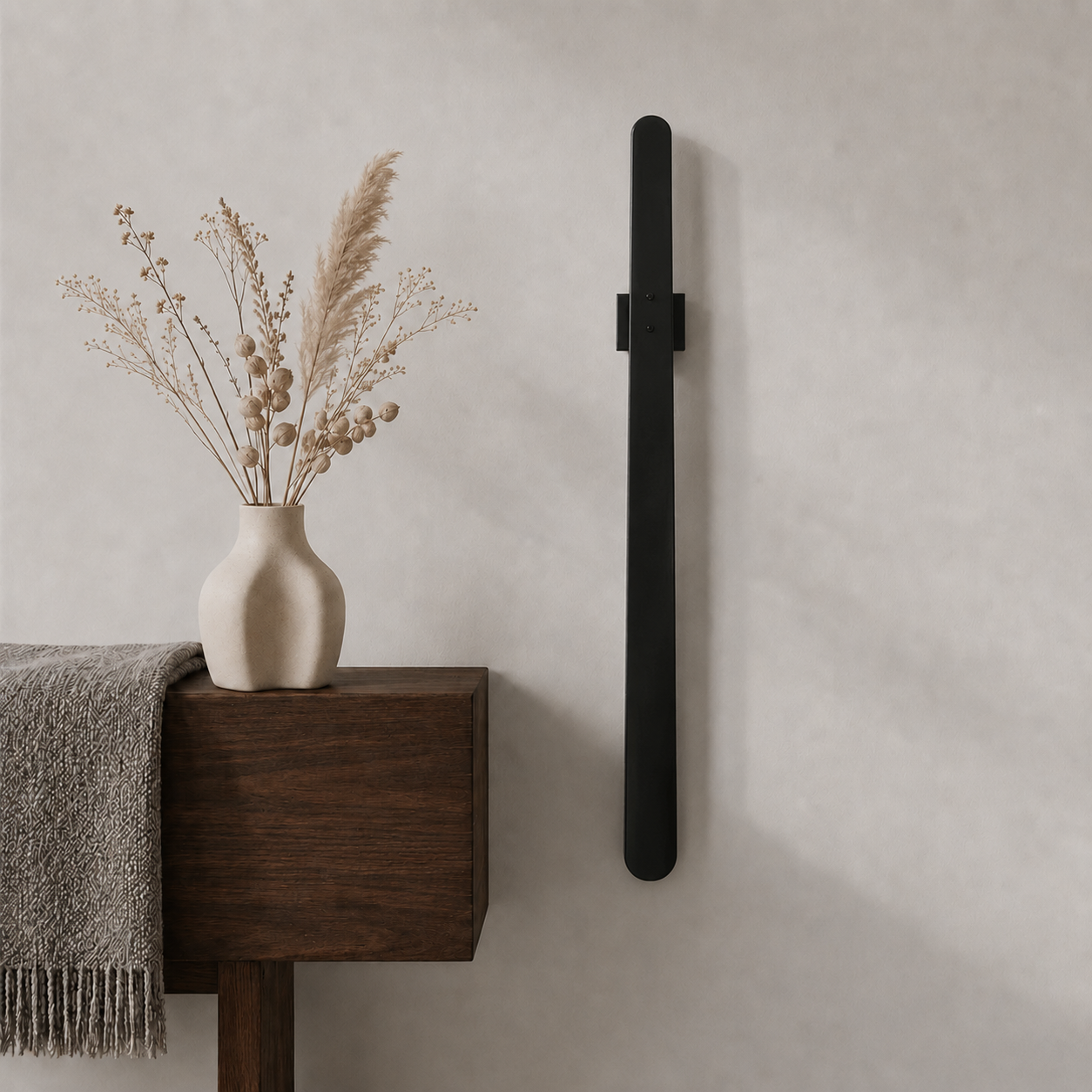 Long-Handle Magnetic Shoehorn