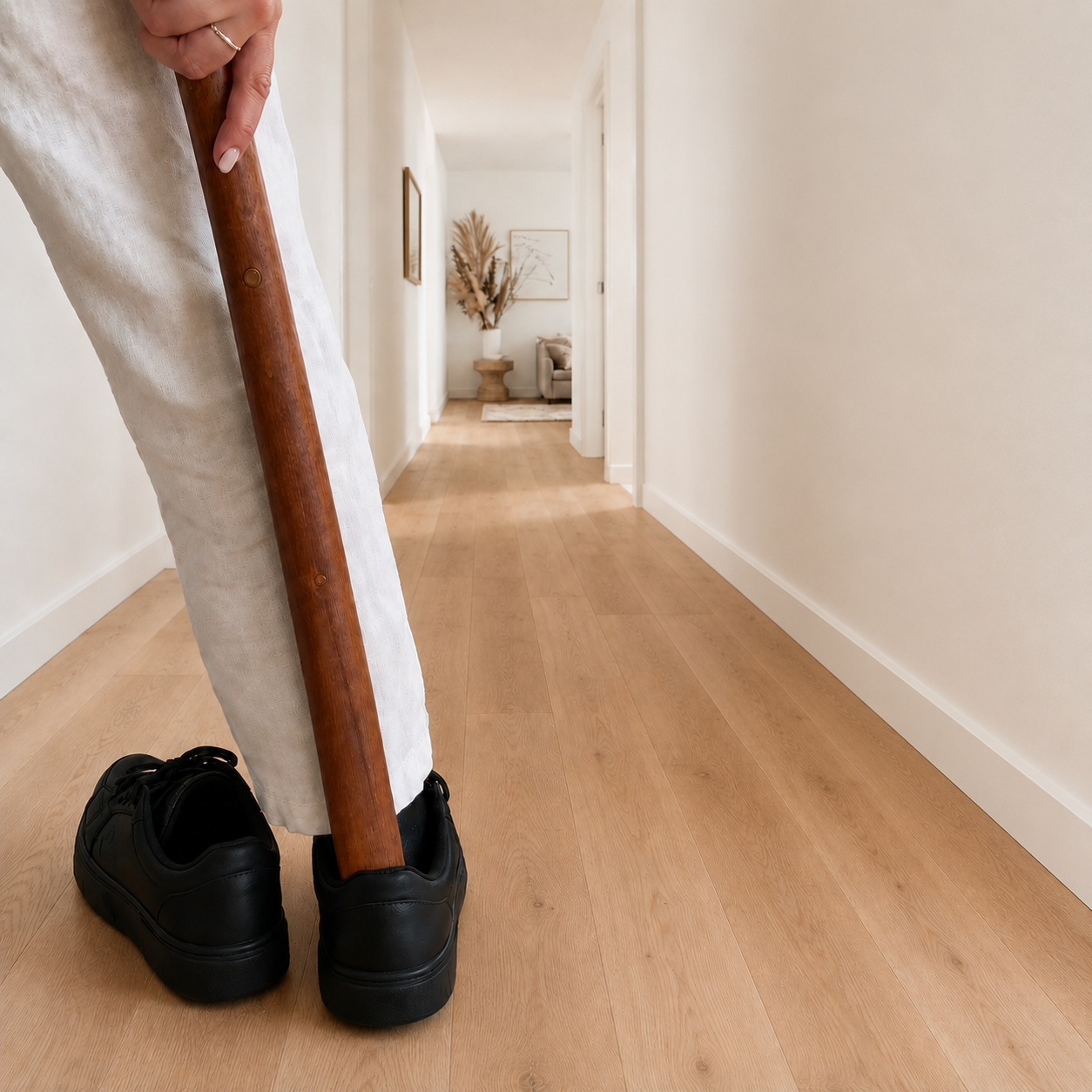 Long-Handle Magnetic Shoehorn